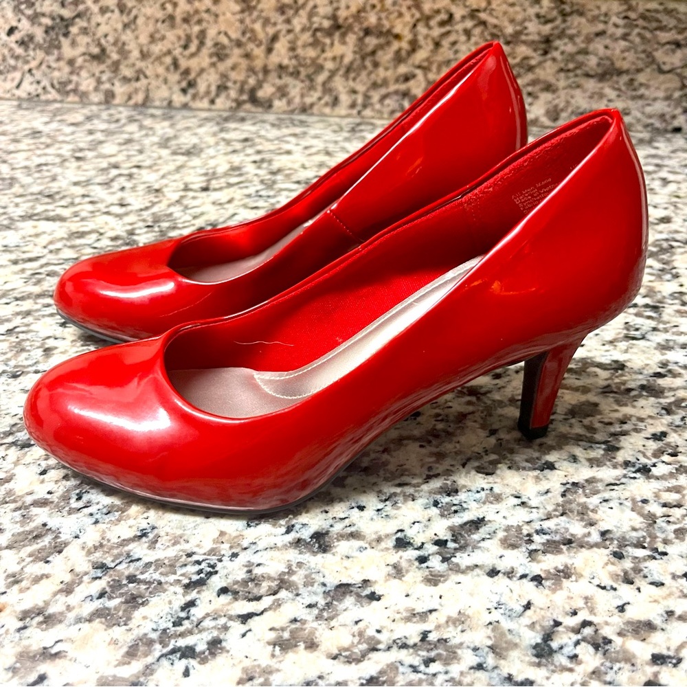 Comfort Plus by Predictions Red Patent Leather Pumps Size 7